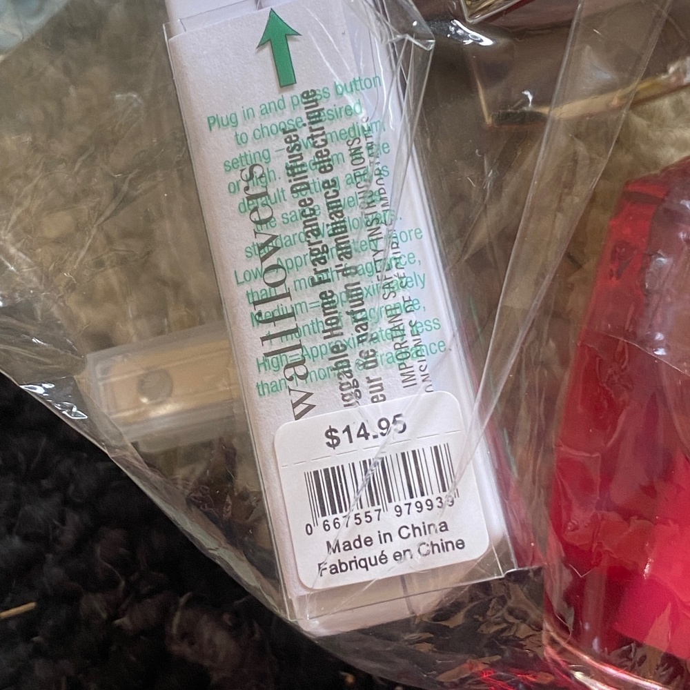 Shine & Sparkle Wallflowers Scent Control Fragrance Plug + 2 Fragrance Refills - Picture 8 of 16